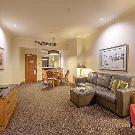 Duxton Hotel Perth Exteriér fotografie A suite at the Fullerton Hotel
