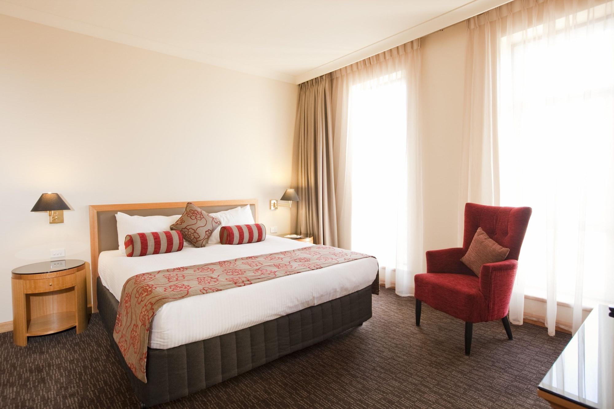 Duxton Hotel Perth Exteriér fotografie A room at the hotel