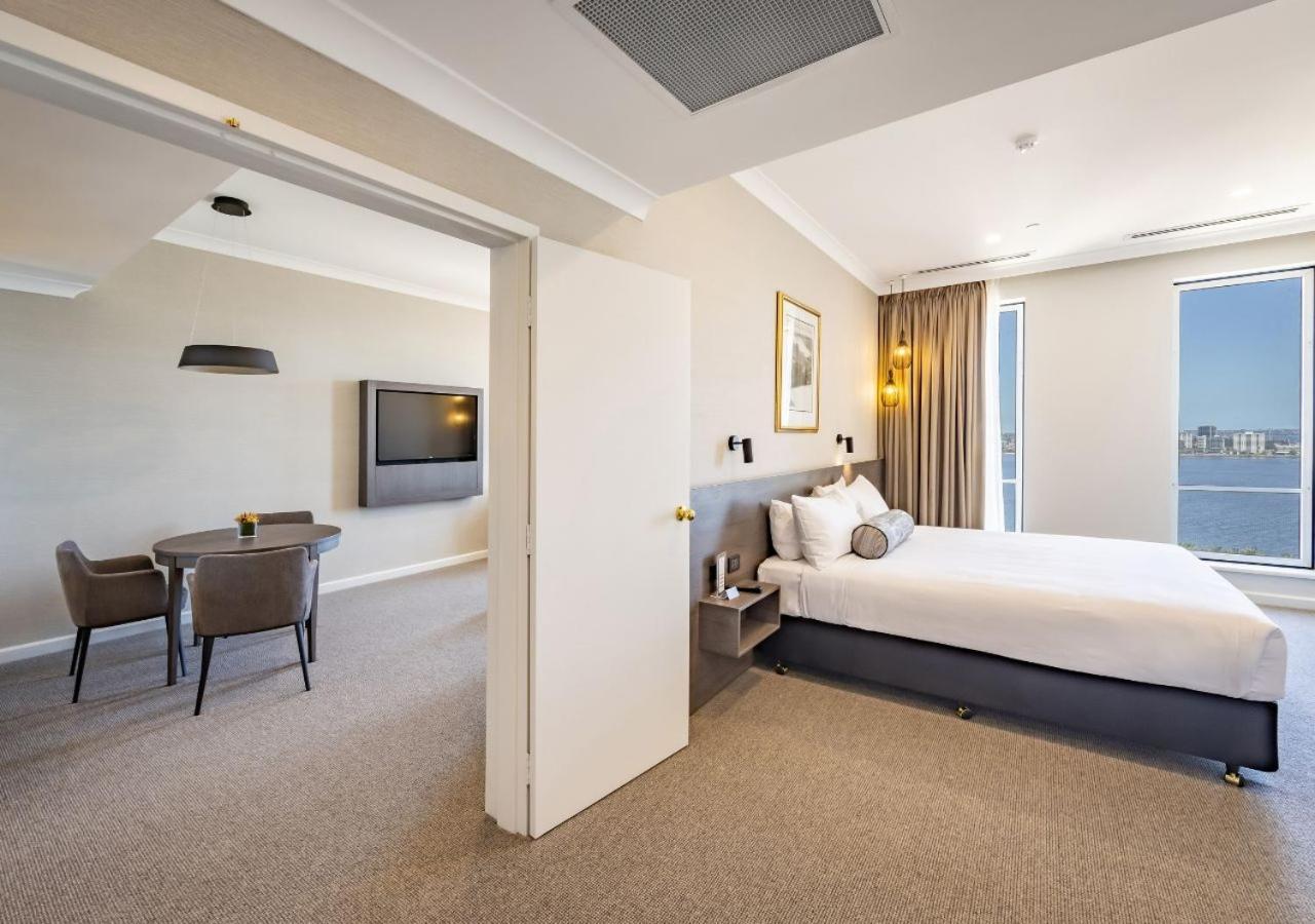 Duxton Hotel Perth Exteriér fotografie A suite at the hotel
