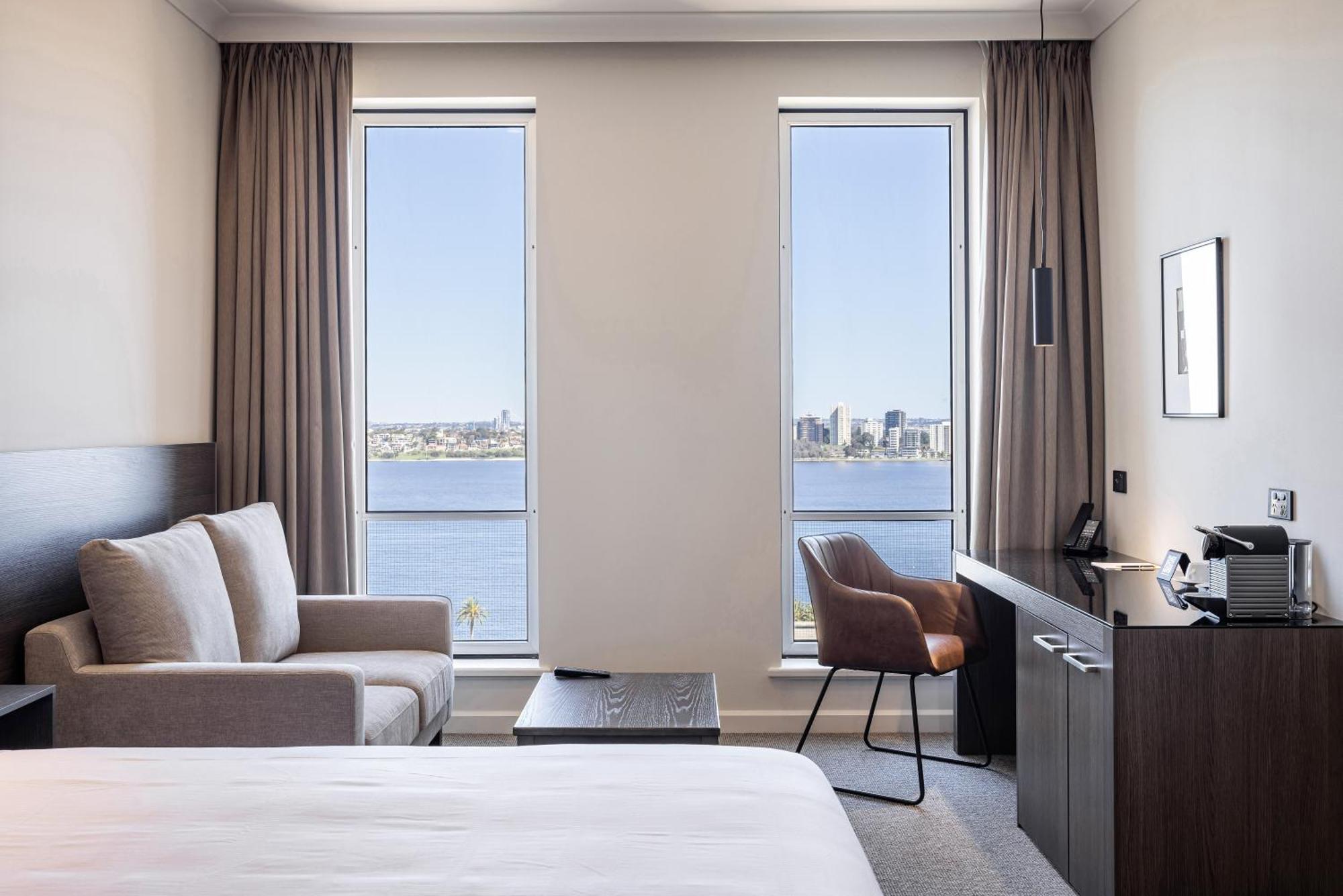 Duxton Hotel Perth Exteriér fotografie A room at the hotel