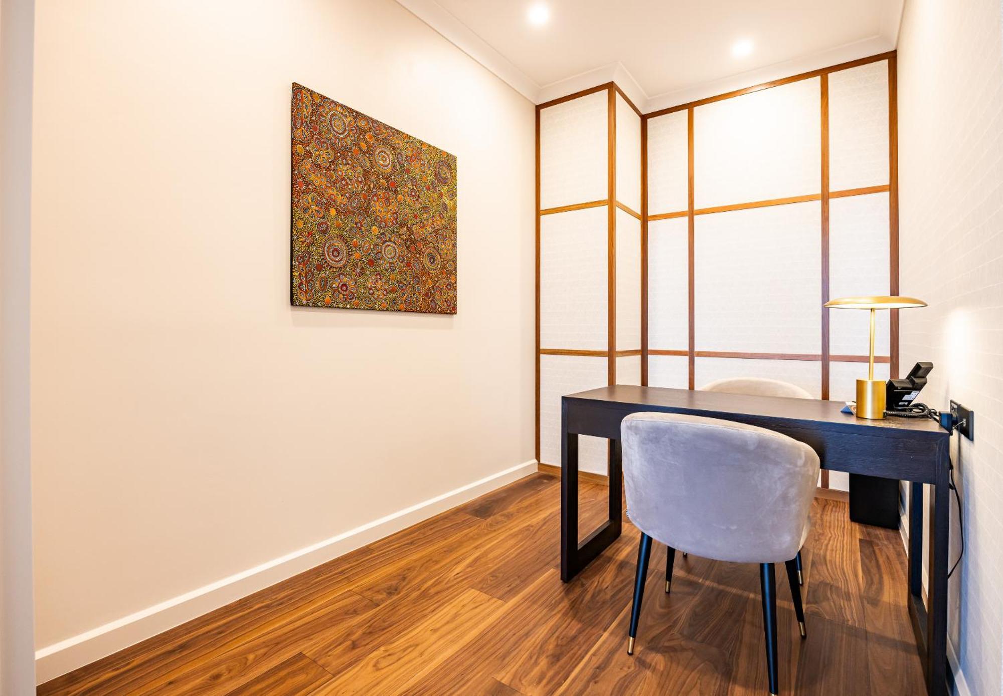 Duxton Hotel Perth Exteriér fotografie A room at the gallery