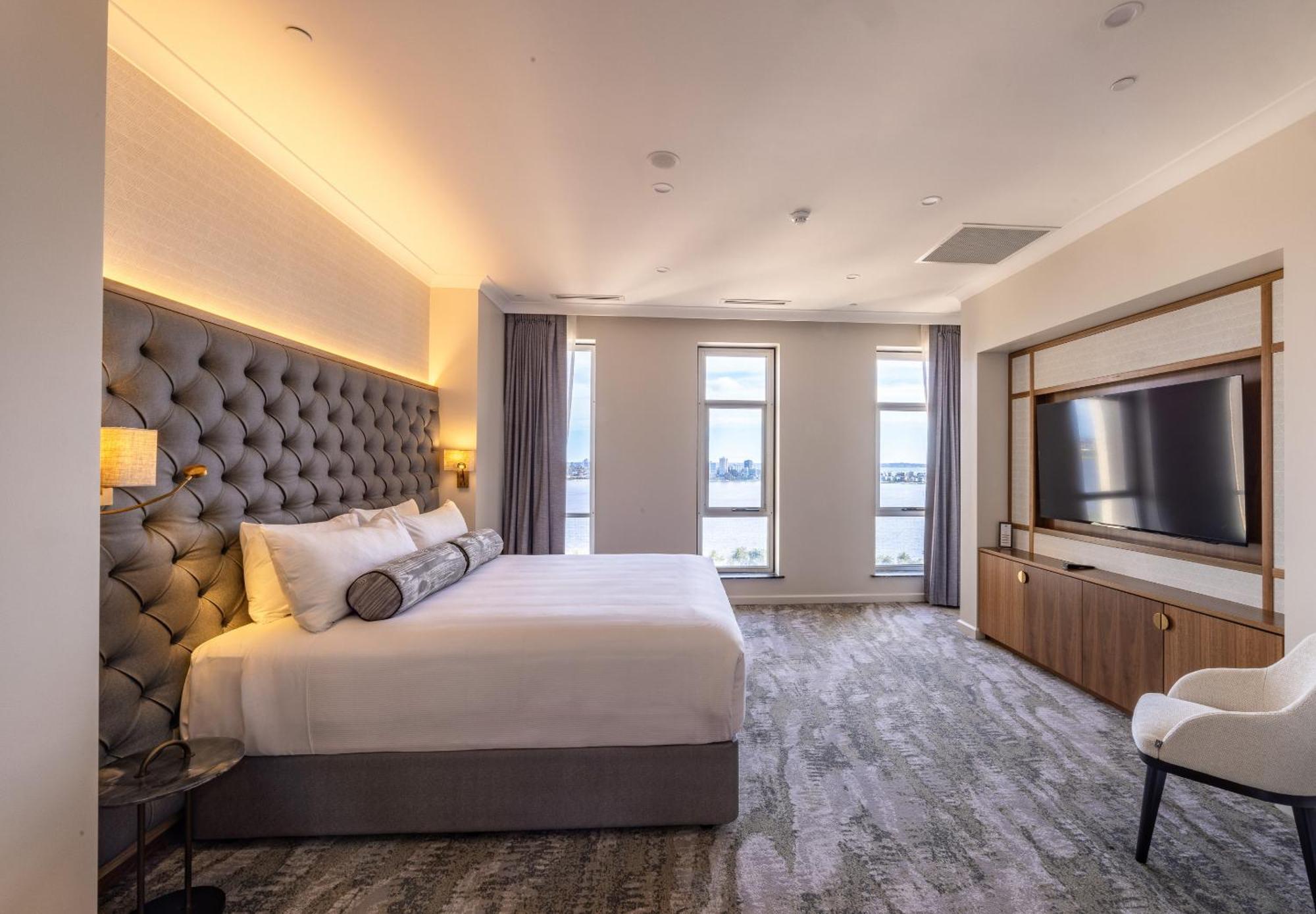 Duxton Hotel Perth Exteriér fotografie A bedroom at the hotel